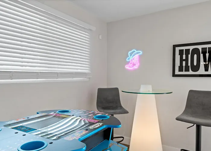 The Oasis In With Heated Pool And Arcade Tempe